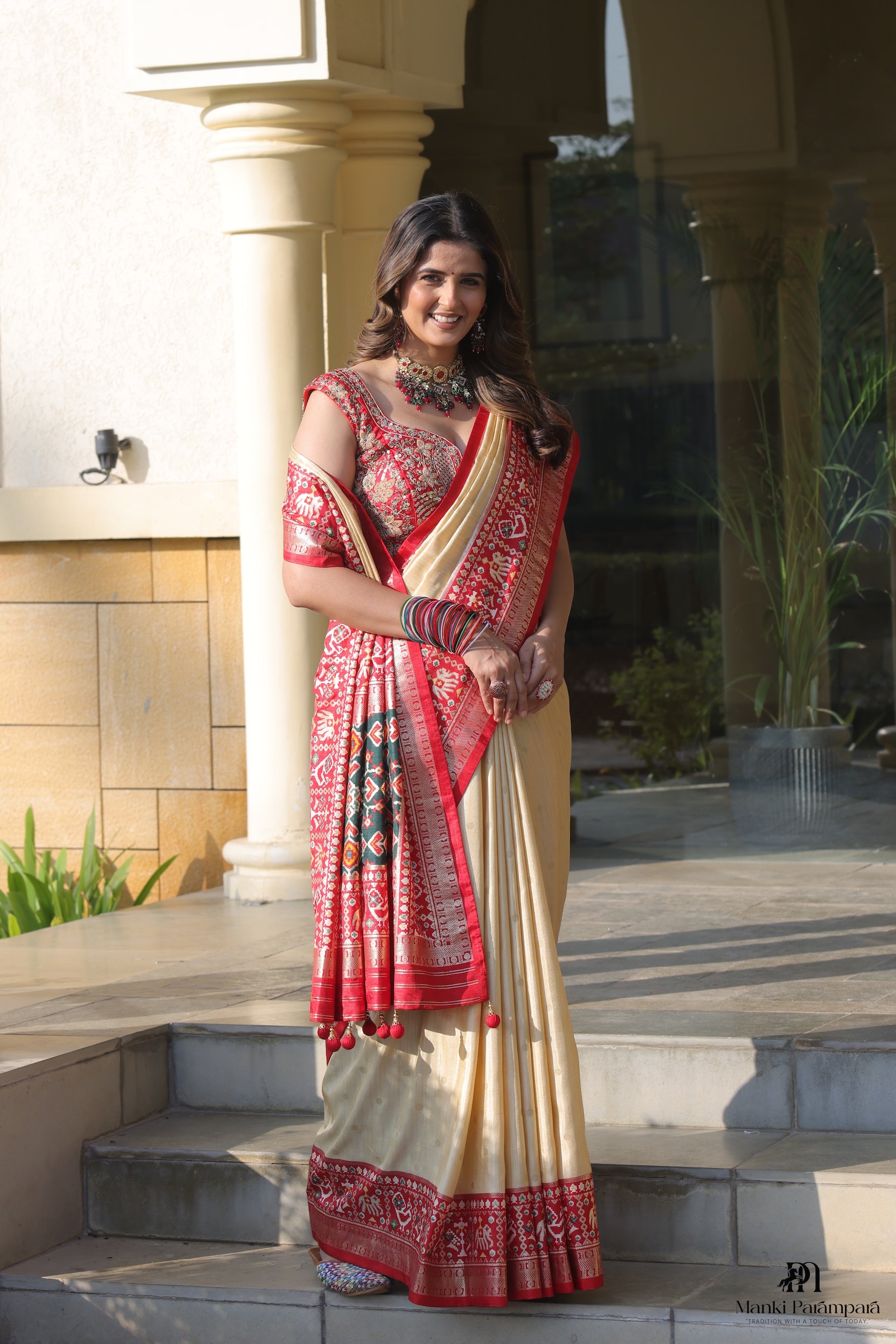 Rajsi Shwet-Rakta Patola Saree