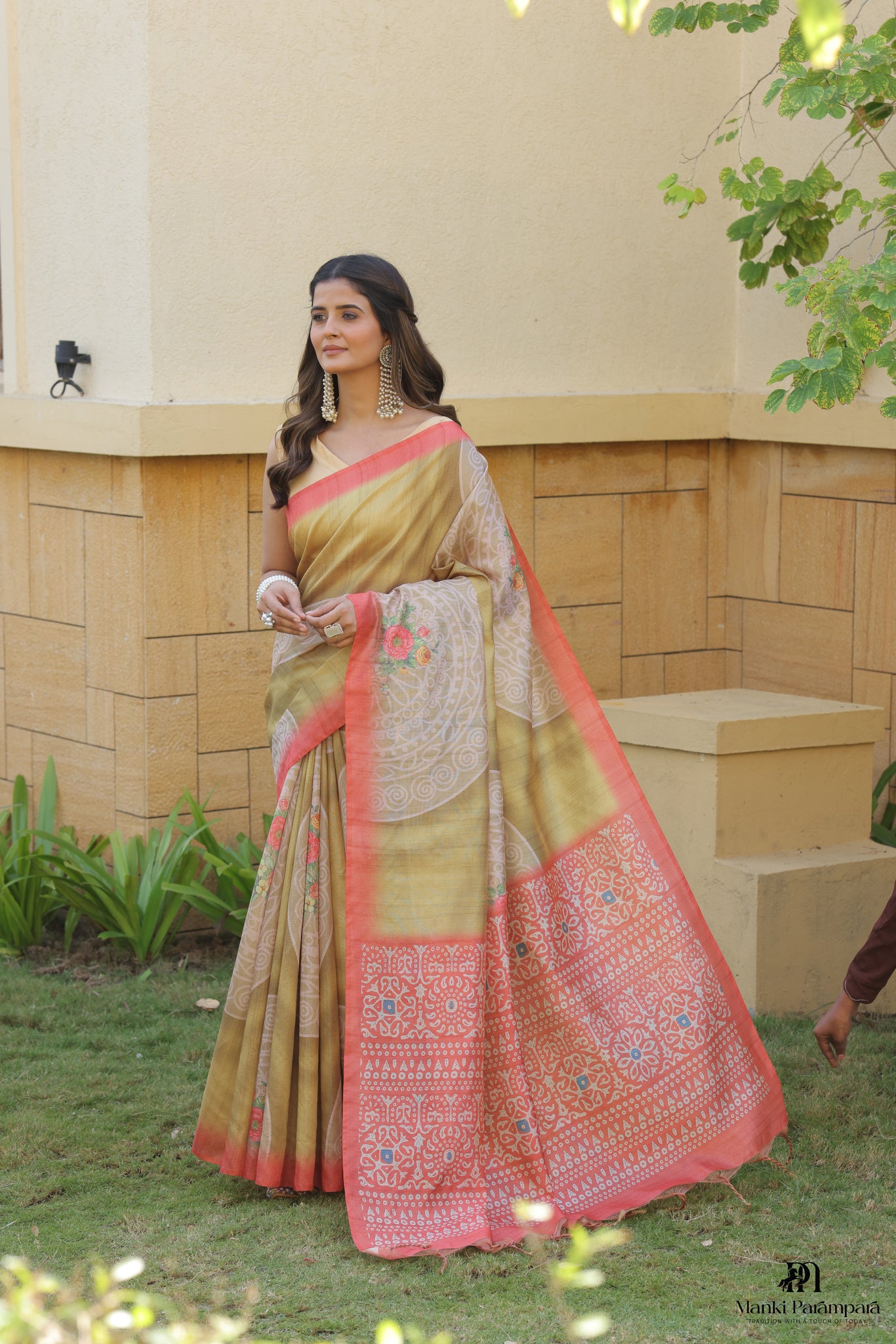 Rajsi Swarnika Bandhej Saree