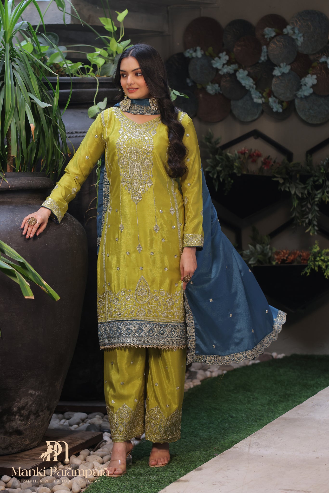 Manki Parampara-Pitambar–Neel Zari Jaal Suit