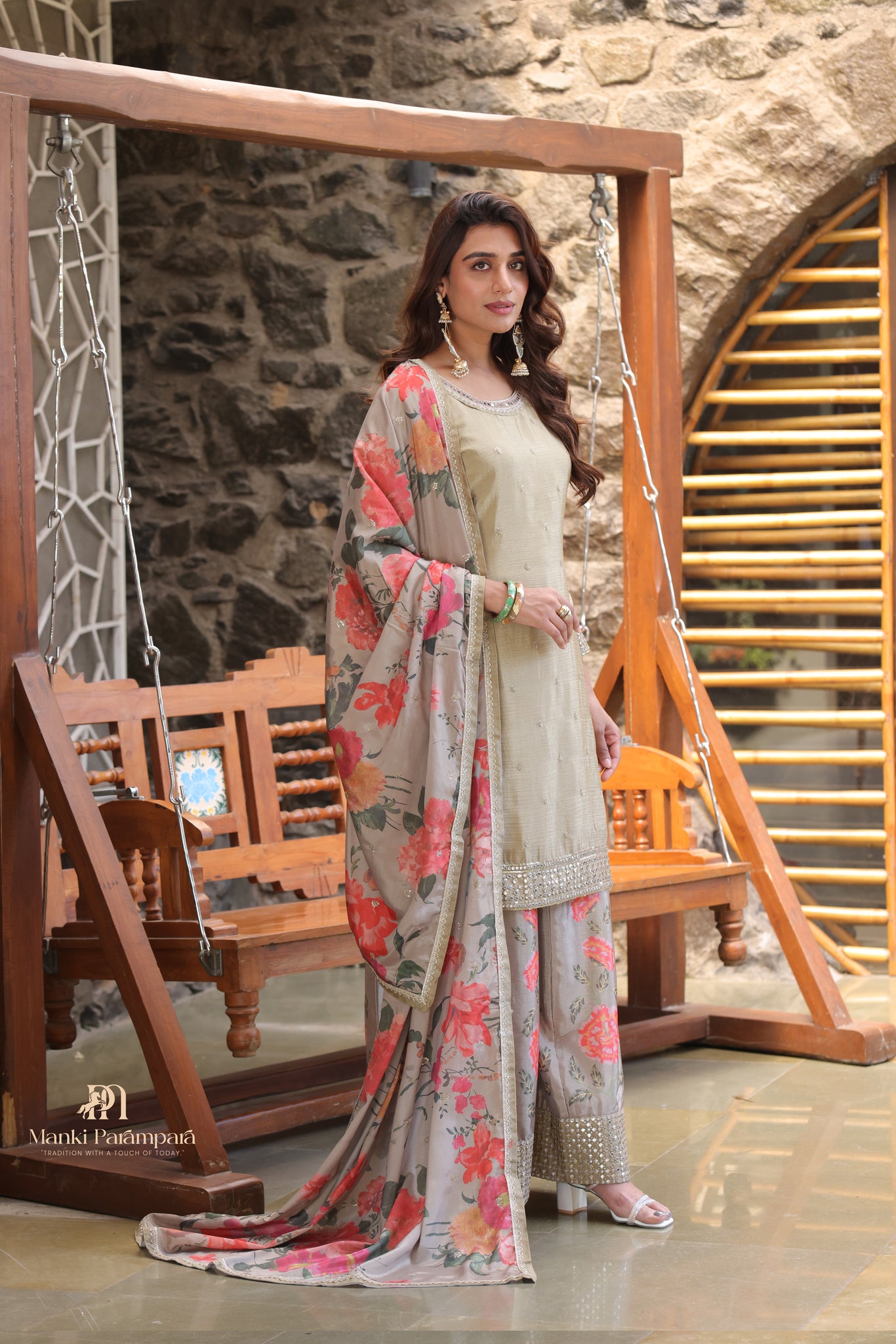 Manki Parampara – Sunehri Gulshan Set