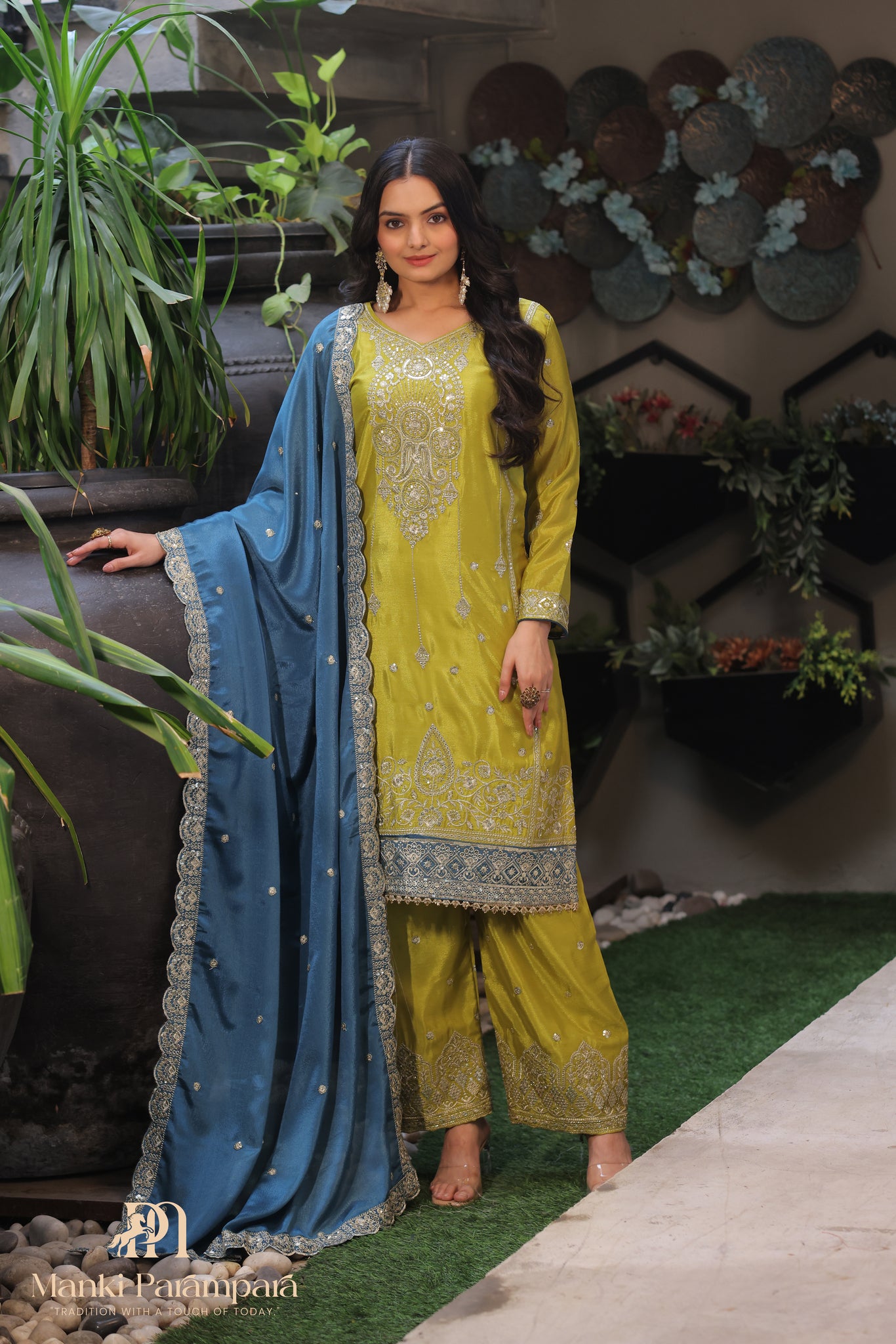 Manki Parampara-Pitambar–Neel Zari Jaal Suit