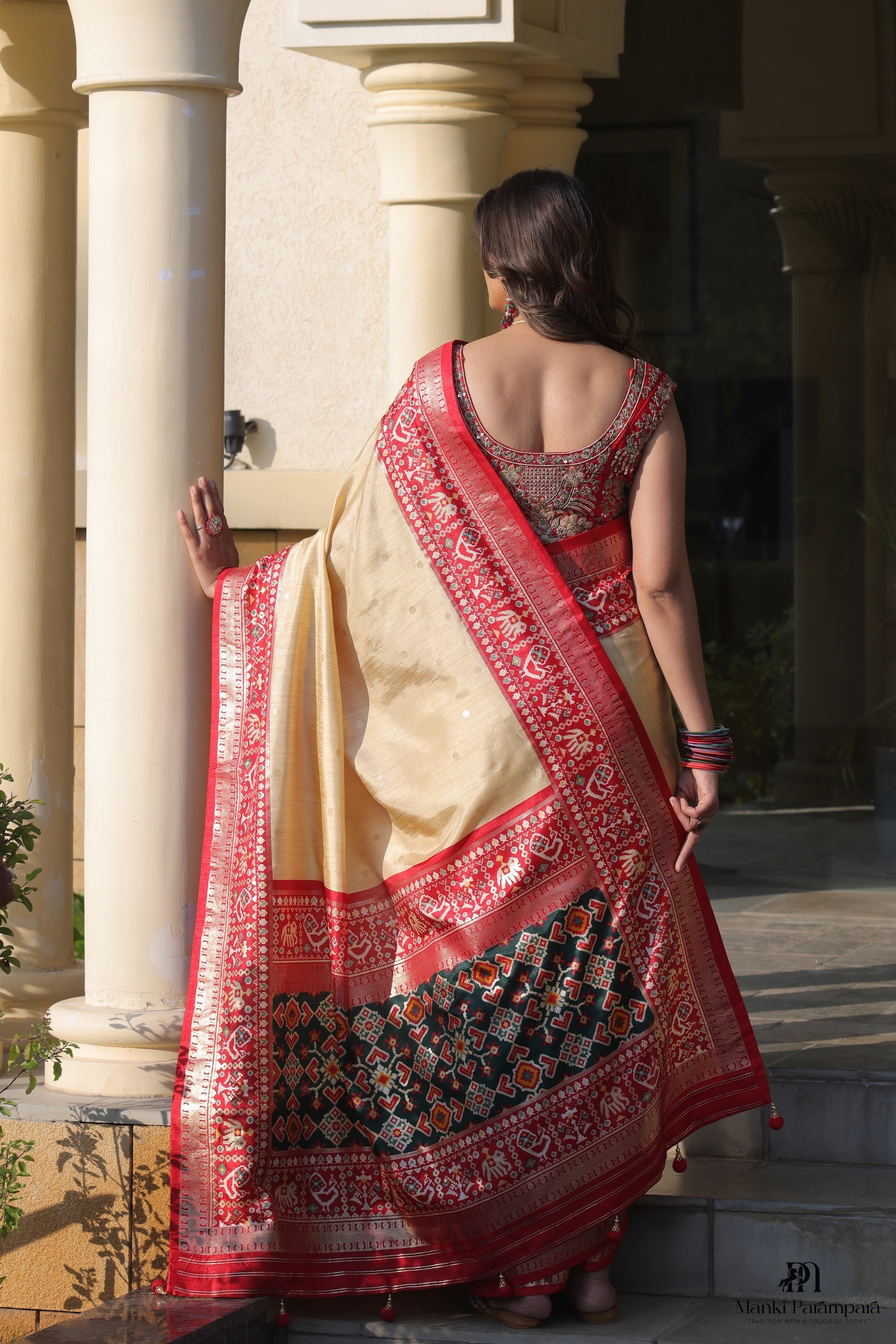 Rajsi Shwet-Rakta Patola Saree