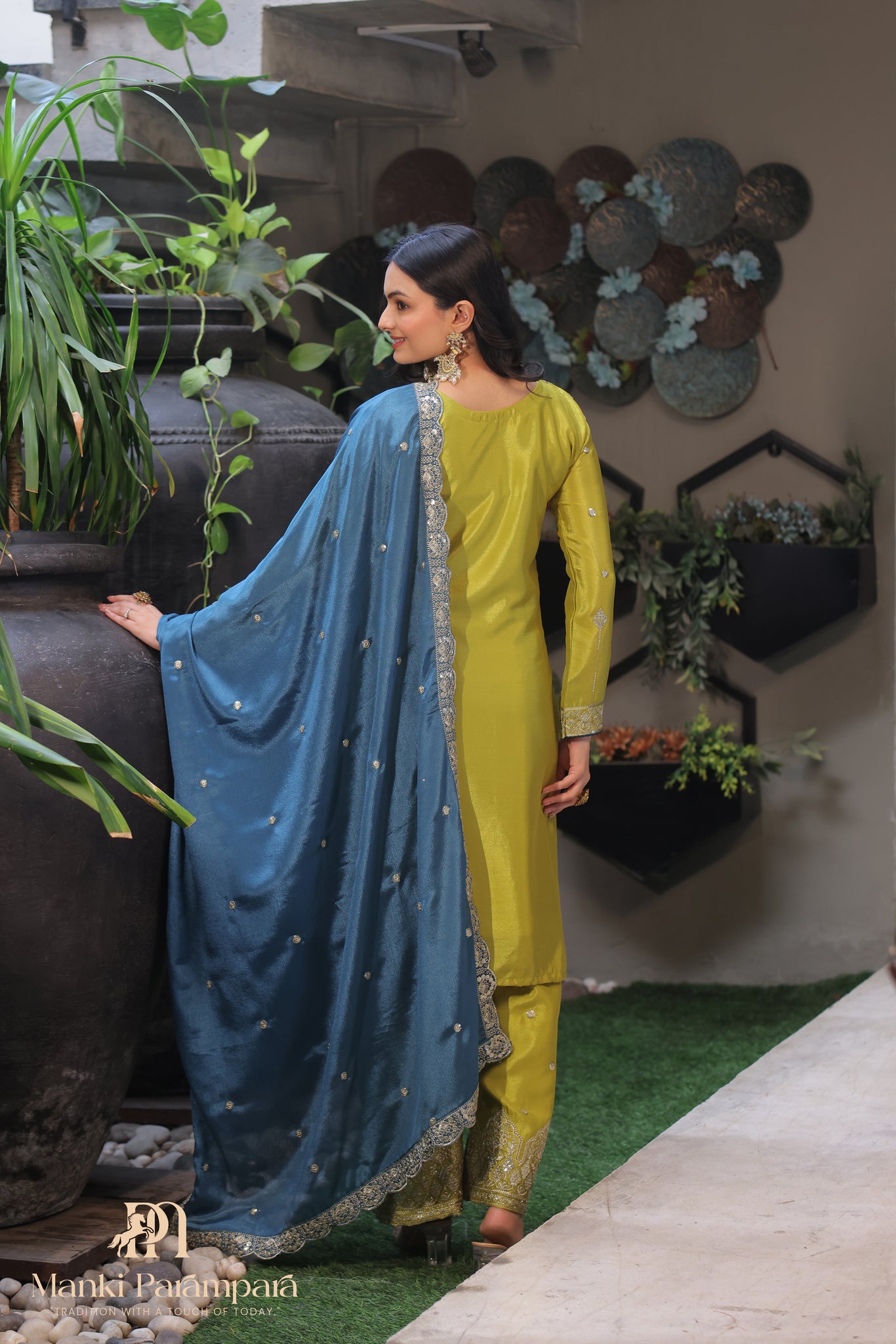 Manki Parampara-Pitambar–Neel Zari Jaal Suit